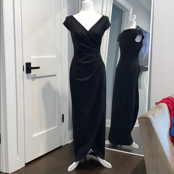 Dress - Picture 1 of 2